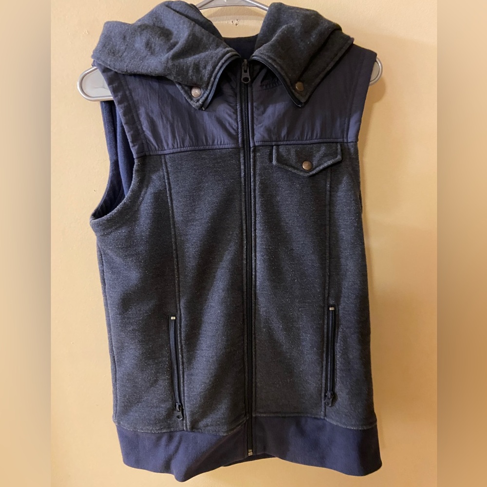 Burton dark grey lined zippered hooded vest